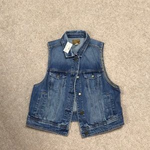 American eagle jean vest NWT sz L